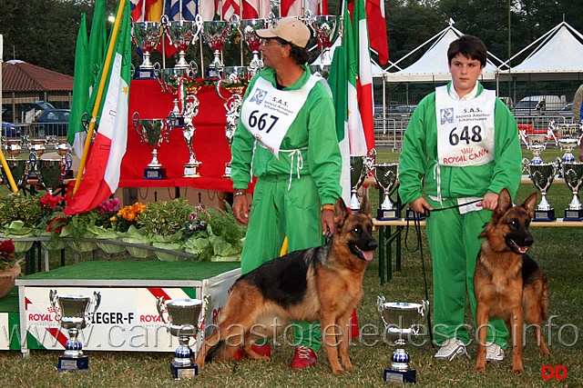 009.jpg - Giovanissime femmine: manca la Siegerin egregiamente sostituita dalla Vicesiegerin Nicky di Croce Santo Spirito, 3 Speranza Jessica degli Achei