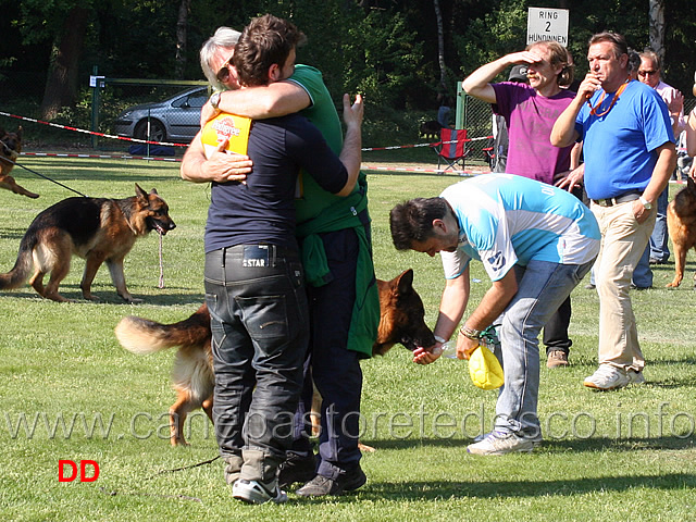 flaviano-messina-franco-d-acunto-michele-fortunato-con-eros.jpg - Flaviano Messina, Franco D'Acunto e Michele Fortunato festeggiano il risultato di Eros