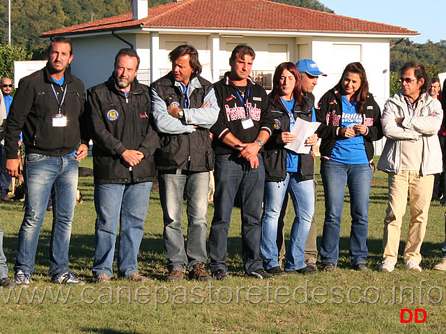 cerimonia-di-premiazione-04.jpg - Uomini e donne del Friuli Venezia Giulia con, a destra, il veterinario Claudio Truzzi