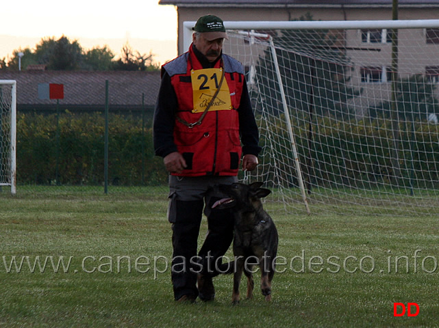 renzo-kocina-con-vinie-di-dranael-03.jpg - Renzo Kocina con Vinie di Dranael (B punti 70)