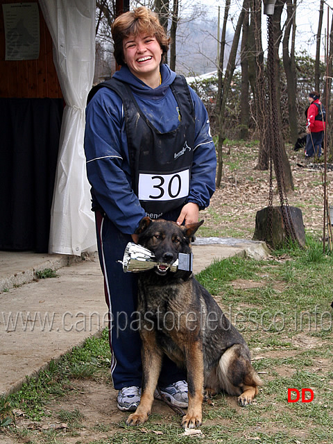 silvia-peron-con-raja-della-zattera.jpg - Silvia Peron con Raja della Zattera con la coppa per la miglior obbedienza in IPO2