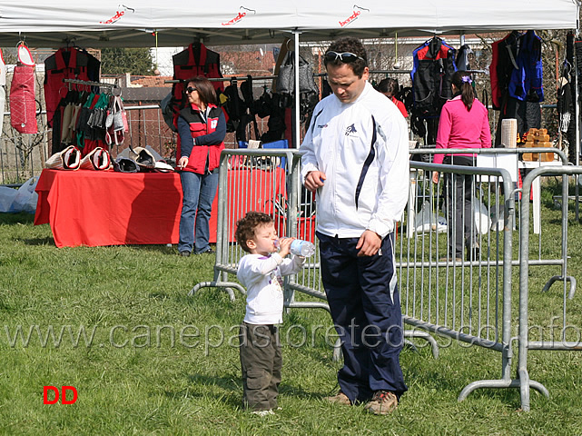 simone-castaldi.jpg - Simone Castaldi con la piccola Gaia