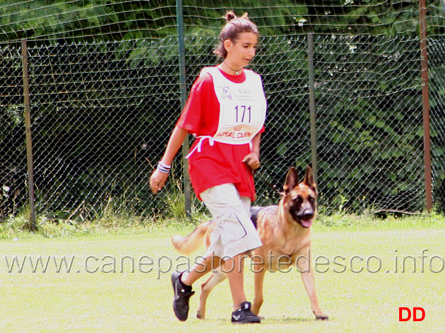 lucrezia-loizzi-con-shakira-esordienti.jpg - Lucrezia Loizzi con Shakira. Esordienti.