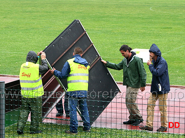 313.jpg - Lo staff al lavoro (compreso il Presidente Regionale Graziano Innocenti)