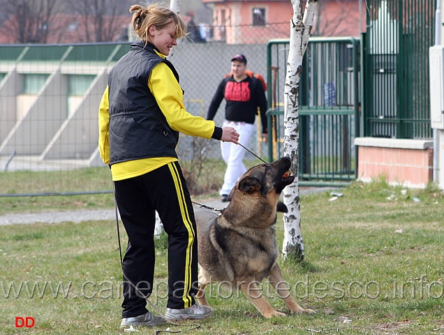 109.jpg - Dhelby (Uber della Zattera): " e meno male che adesso si gioca!!!!!!"