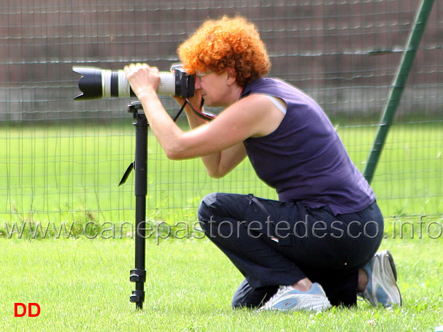 fotografa.jpg - Fotografa (no...non sono io, nonostante i capelli rossi...è Claudia Bacchi)