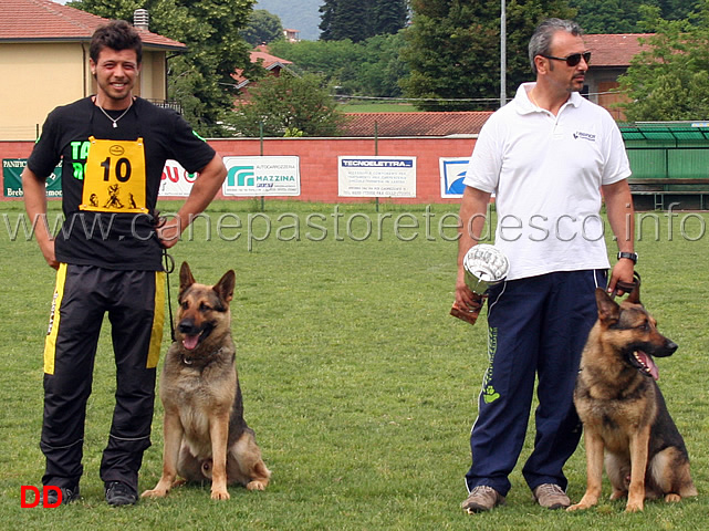 la-squadra-per-la-wusv-gianni-frattaroli-con-ypsilon-e-nicola-rasicci-con-roy.jpg - La squadra che rappresenterà l'Italia alla WUSV 2010: Gianni Frattaroli con Ypsilon e Nicola Rasicci con Roy