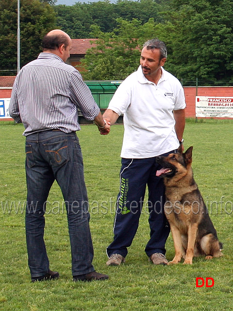 luciano-musolino-premia-nicola-rasicci-con-roy-4-IPO3.jpg - Luciano Musolino premia Nicola Rasicci con Roy 4  in IPO3