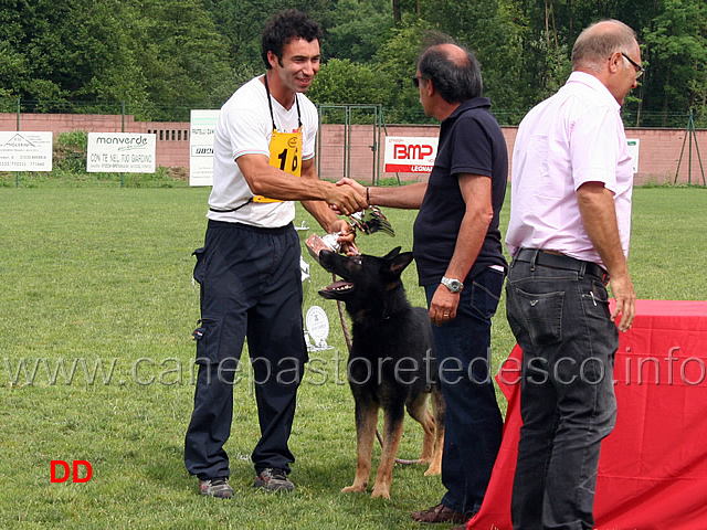 paolo-mastrapasqua-con-dax-vant-priorijhof-premiato-per-la-miglior-pista-02.jpg - Paolo Mastrapasqua con Dax van't Priorijhof premiato per la miglior pista (96 punti in IPO3)