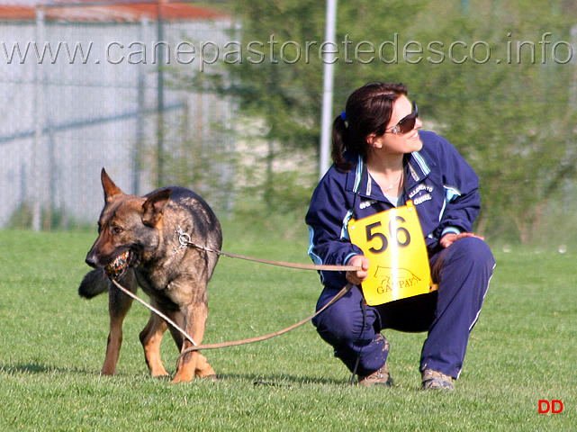 221.jpg - Si attende la cerimonia di premiazione.Elisabetta Veronesi con Lisa