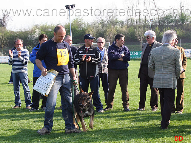 249.jpg - Premiazione IPO1. 7° classificato. Giuseppe Pruneri con Otis di Casa Derna