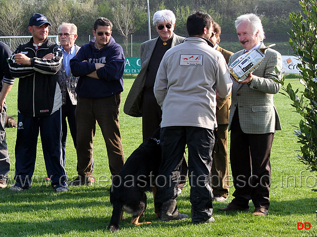 251.jpg - Premiazione IPO1. 5° classificato. Mauro Mastroviti con Joy di Casa Nosella