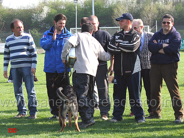 252.jpg - Premiazione IPO1. 5° classificato. Mauro Mastroviti con Joy di Casa Nosella