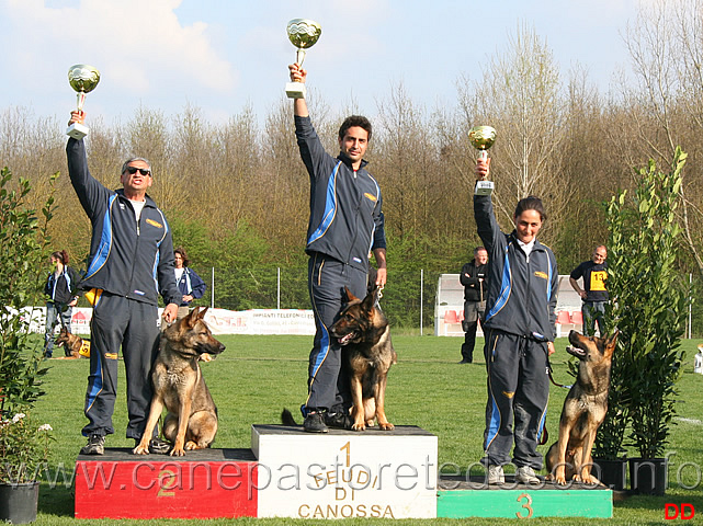 260.jpg - Podio IPO1: 1°Giacobbe con Vito, 2° Barbanera con Fly, 3° Menghi con Holly, tutti  cani con affisso XMas