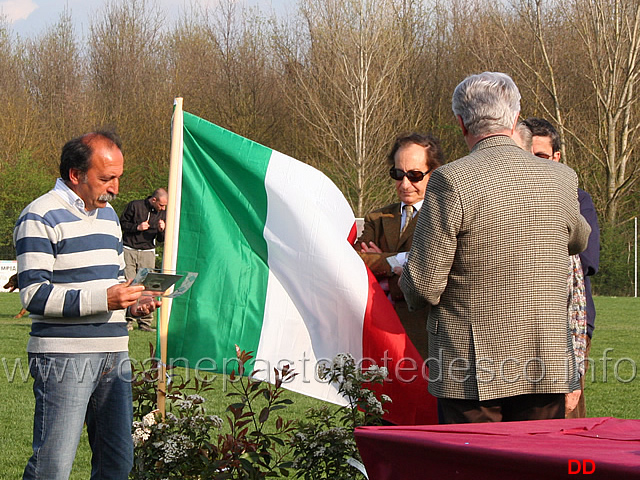 306.jpg - Il Presidente Verpelli premia i giudici della gara: Agatino Corvaia, Egidio Budelli e Arturo Lezier