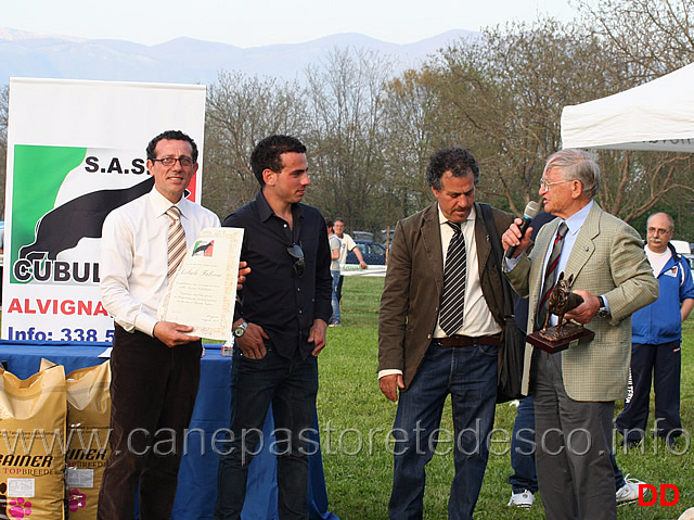 riconoscimento-a-michele-falcone-02.jpg - Riconoscimento a Michele Falcone per l'impegno profuso in sezione e per la passione