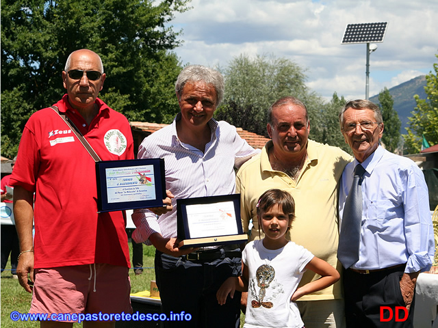 il-sindaco-piergianni-fiorlete.jpg - Il sindaco di Ferentino  Piergianni Fiorlete con gli organizzatori e uno dei giudici