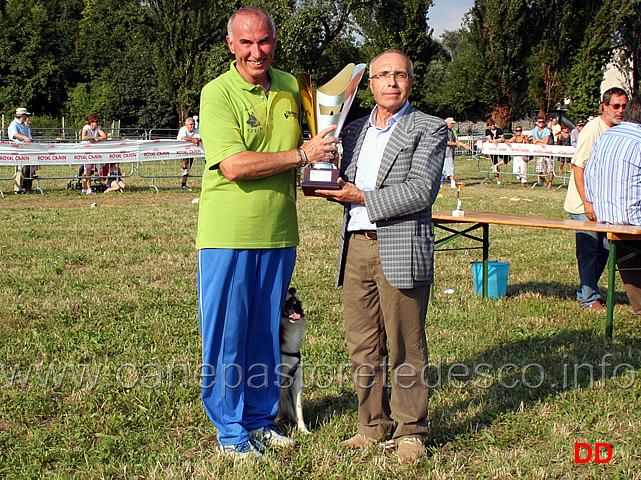 rino-maestroni-premiato-per-il-primo-gruppo-di-allevamento.jpg - Rino Maestroni premiato per il gruppo di allevamento