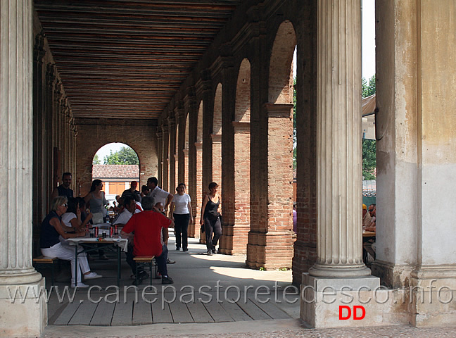 pausa-pranzo-nella-foresteria.jpg - Pausa pranzo nella Foresteria realizzata nel settecento