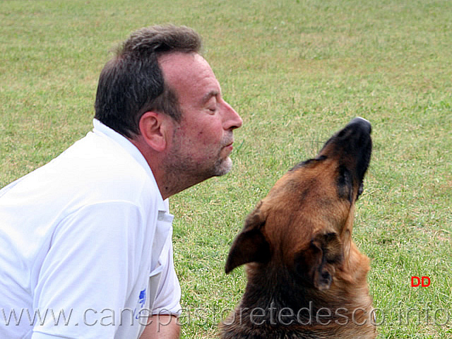 185.jpg - Giochiamo a fare le stesse facce: occhi chiusi e guarda in sù