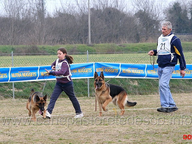 046.jpg - Adulte femmine Werisa Huhnegrab e Fenny della Valle dei Rovi