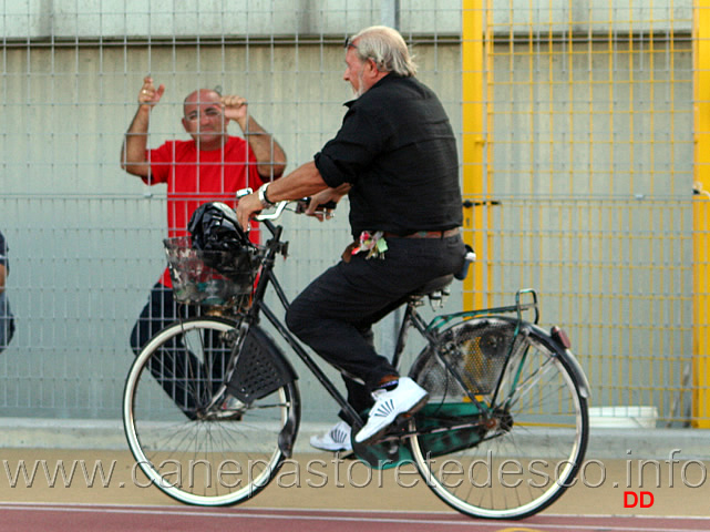 077.jpg - il mitico custode dello stadio di Lignano