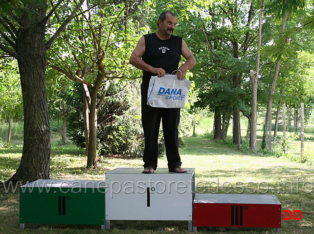 giorgio-longo-premiazione-speciale-05.jpg - Adesso con calma vedo cosa mi hanno nascosto qui dentro questi impuniti...