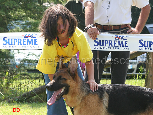 192.jpg - Ti ho piazzata ...e adesso ti faccio anche le coccole...però guardo anche il giudice